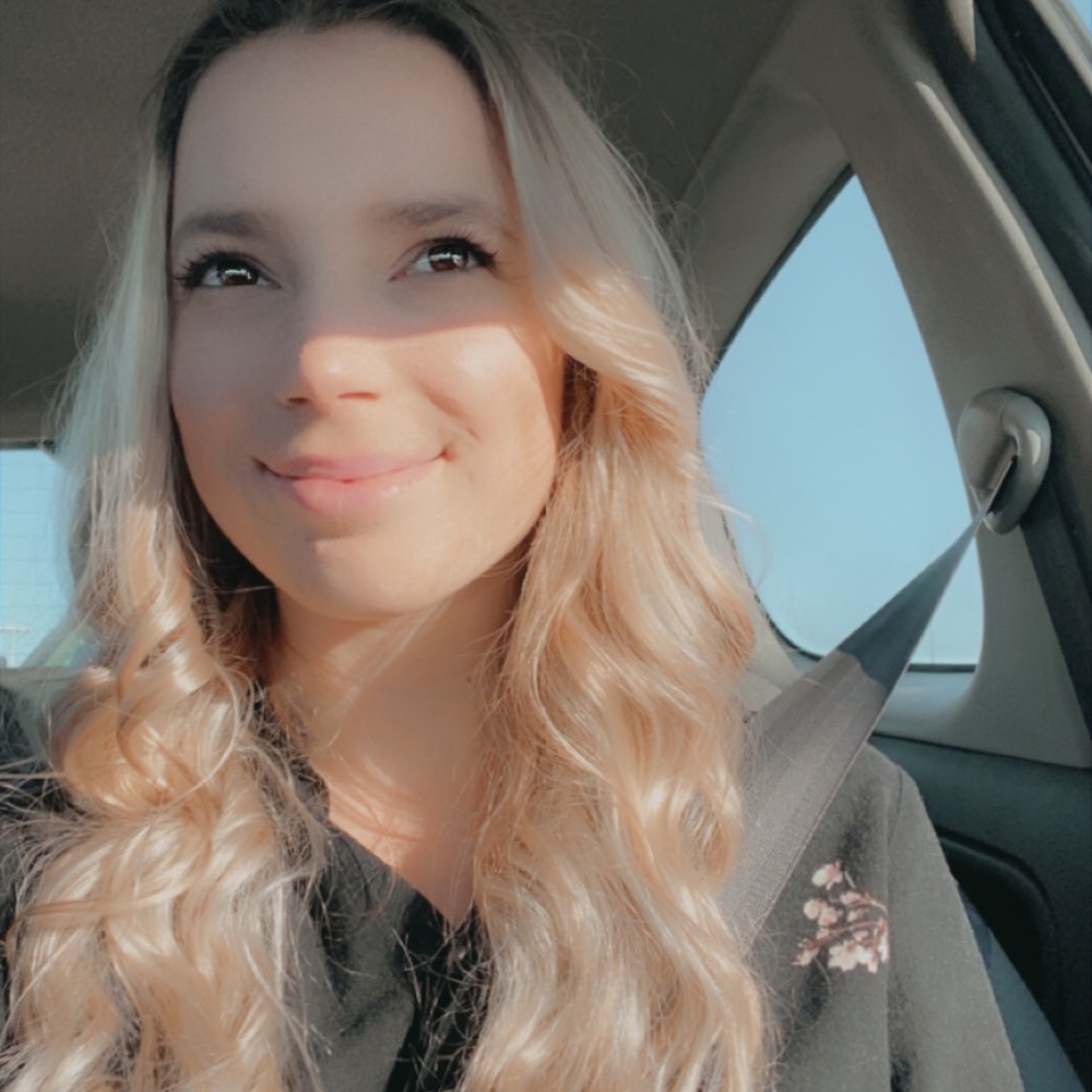 Meet your Posher, Viktória